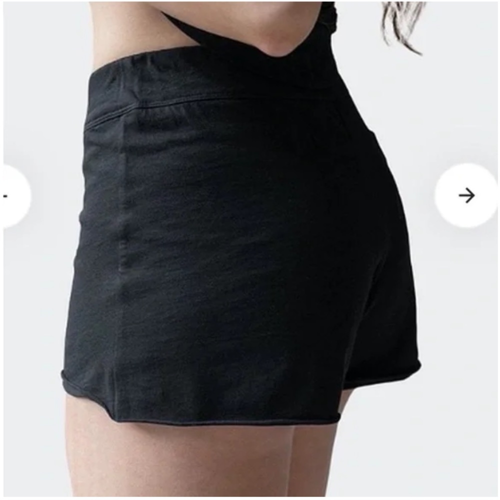 LUNYA Cool Shorts Black size Large - Picture 2 of 6